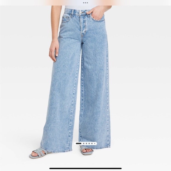 Women’s Mid Rise Wide Leg Jeans.    Light Wash. 2 - Picture 1 of 15